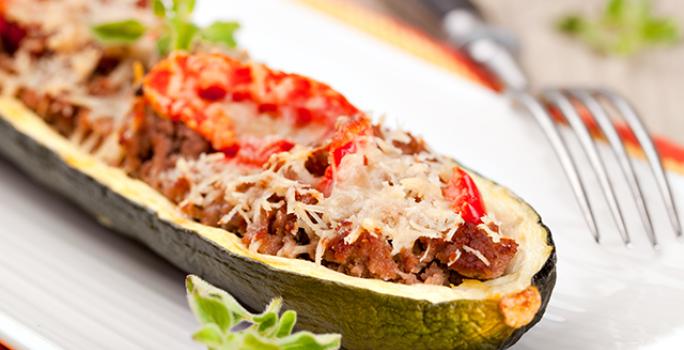 Chayotes rellenos con carne molida y queso gratinado
