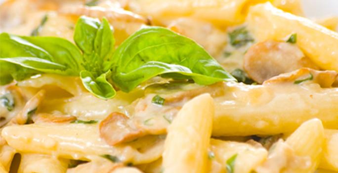 Pasta con Jamón a la crema de Espárragos