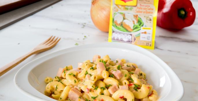 Pasta con Jamón en Salsa de Queso
