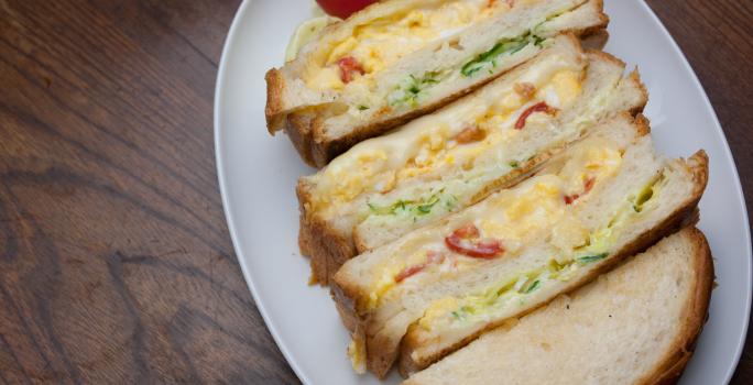 Sándwich de Huevo con Queso