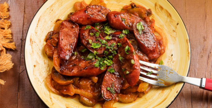 Chorizo con champiñones al estilo panameño