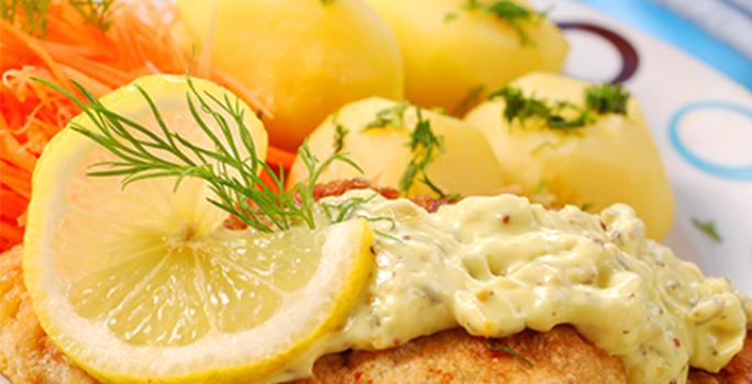 Corvina apanada en salsa