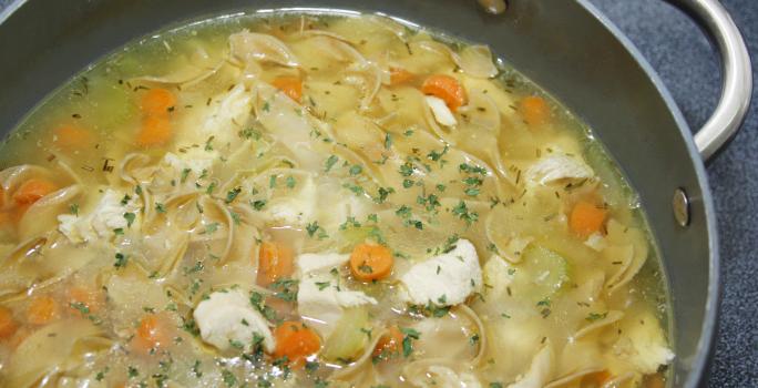 Sopa de Pollo con fideos