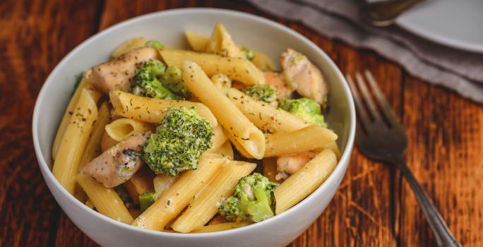 Pasta con Pollo y Brócoli