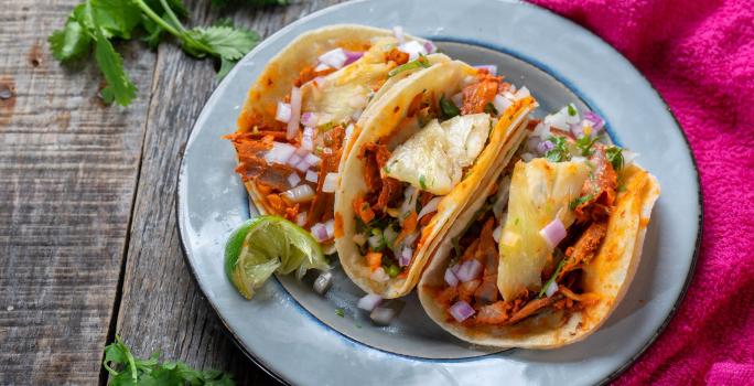 Tacos de puerco y piña