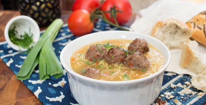 Sopa de albóndigas