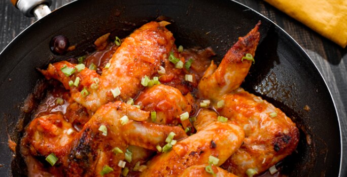 Alitas asadas en salsa de tomate
