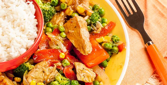 Pollo salteado al wok