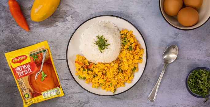 Huevos revueltos con crema de tomate