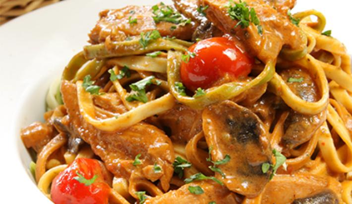 Espaguetis en salsa de atún