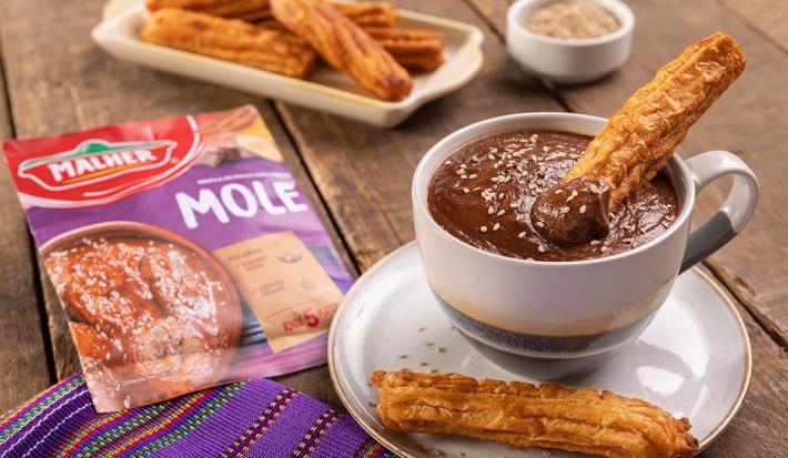 Churros con Salsa de Mole