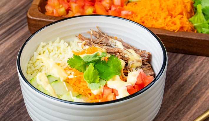 poke carne y vegetales