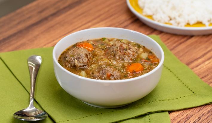 sopa de albóndigas