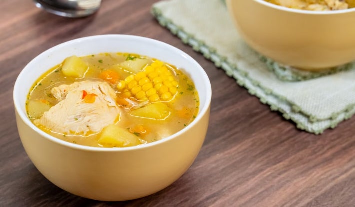Caldo de gallina de patio