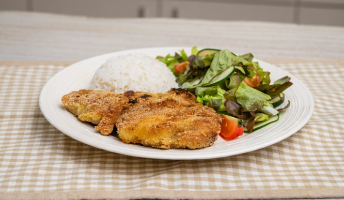 Chuleta empanizada con pan rallado