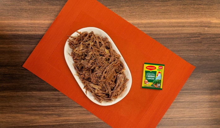 Carne desmechada con Maggi 7 Hierbas