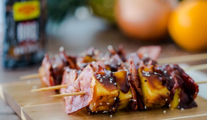 Pinchos de Piña y Tocino en Salsa BBQ