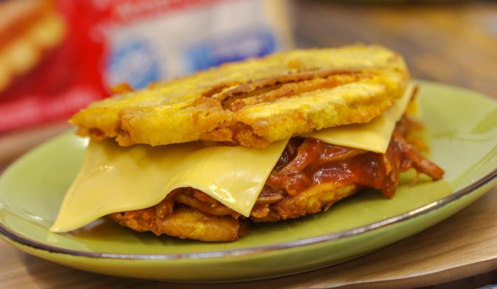 Hamburguesa de Patacón con Ropa Vieja