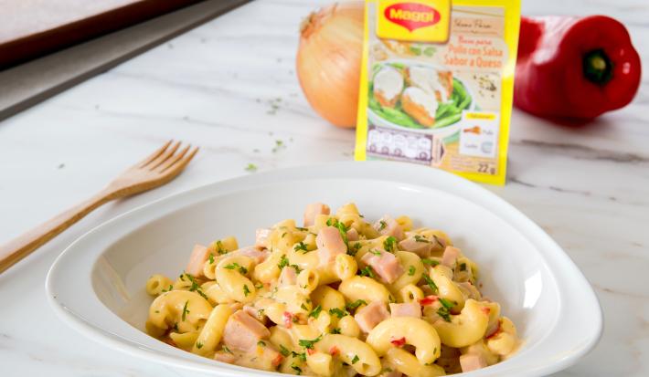 Pasta con Jamón en Salsa de Queso