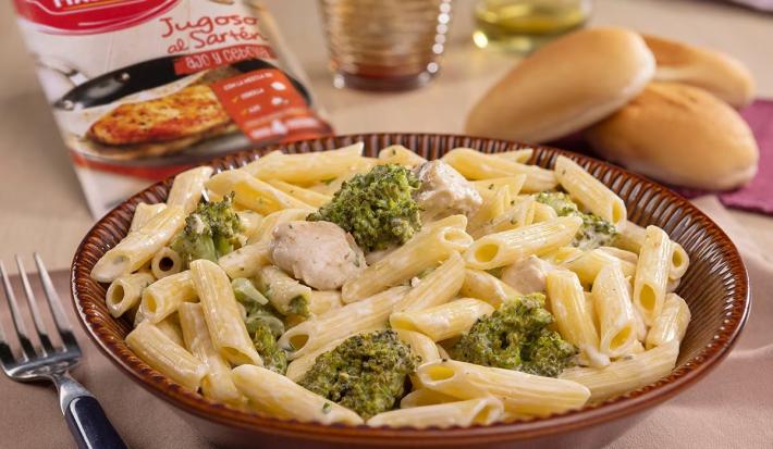 ESPAGUETI AL BRÓCOLI CON POLLO