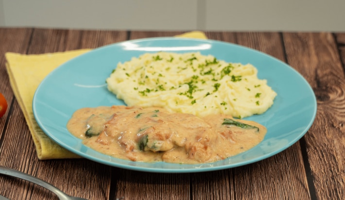 Pollo con Espinacas y Tomate