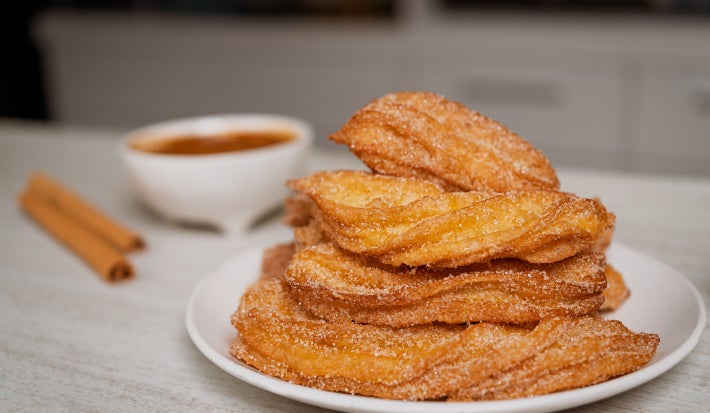 Churros Dorados con Dulce de Leche