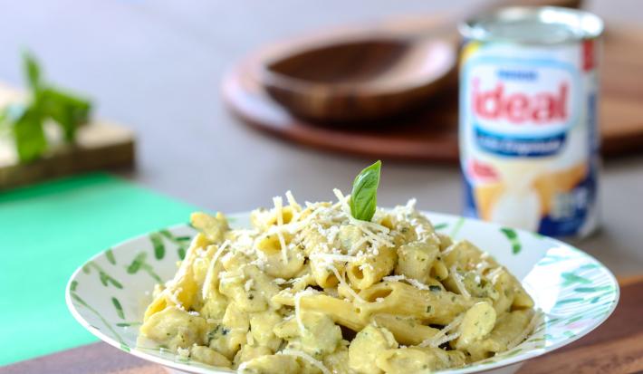 Pasta con Pollo en al Pesto