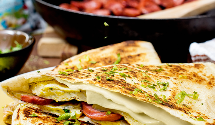 Quesadillas de chorizo, queso y huevo
