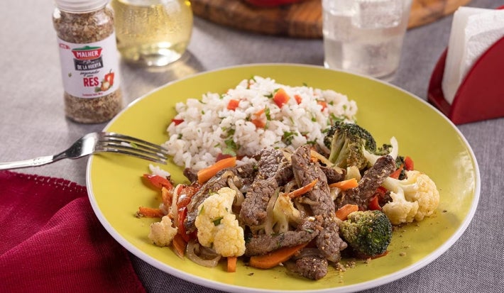 Carne con Vegetales Salteados