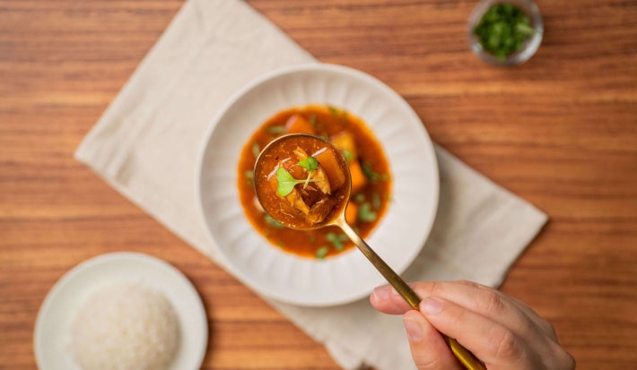 Guiso de papa y sardinas con Consomé de Mariscos