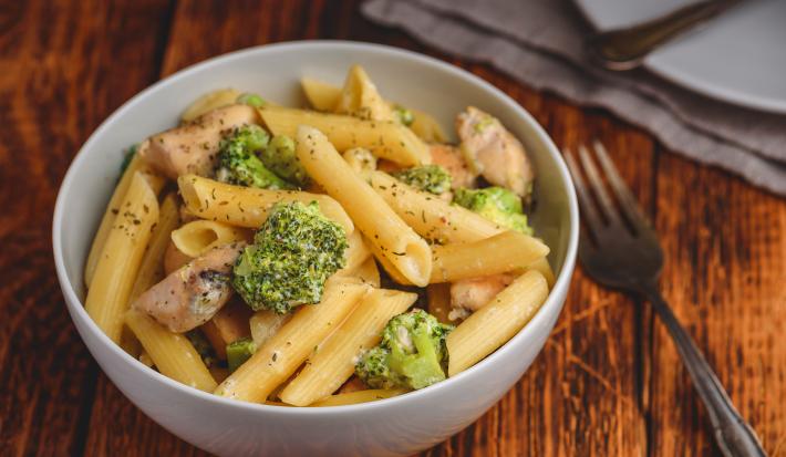 Pasta con Pollo y Brócoli