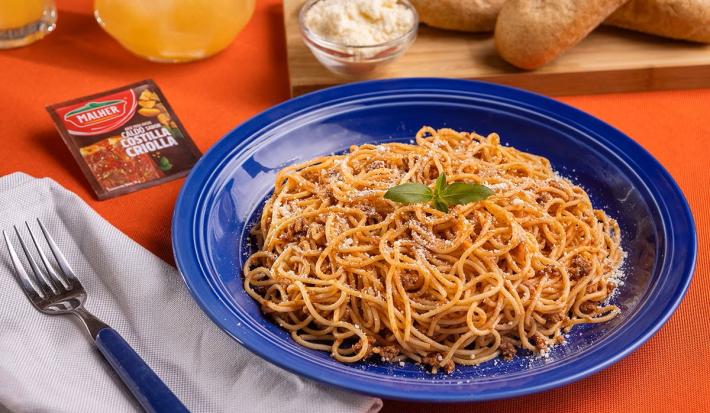 Espagueti con Carne y Salsa Roja