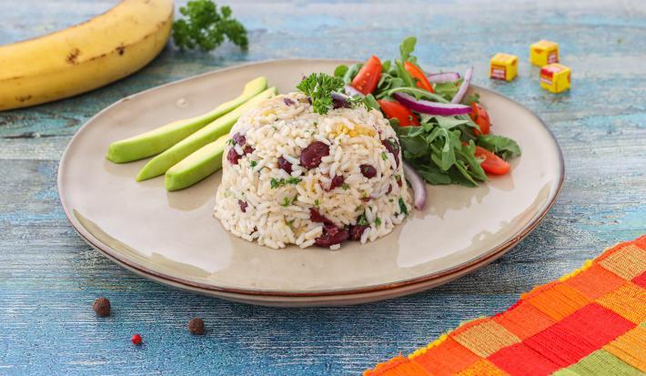 Arroz con frijoles y Plátano Maduro