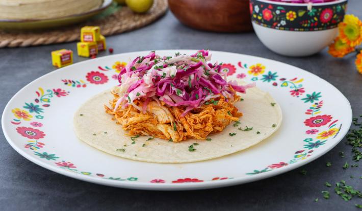 Enchiladas de pollo con encurtido