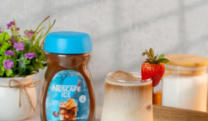 café latte con fresas