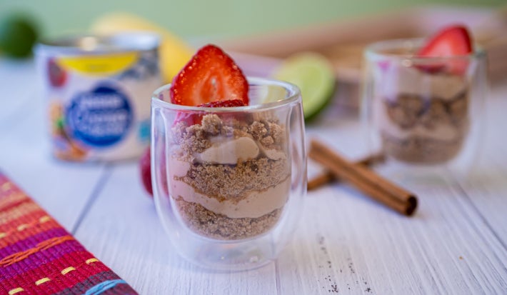 Pudín de banana y fresas