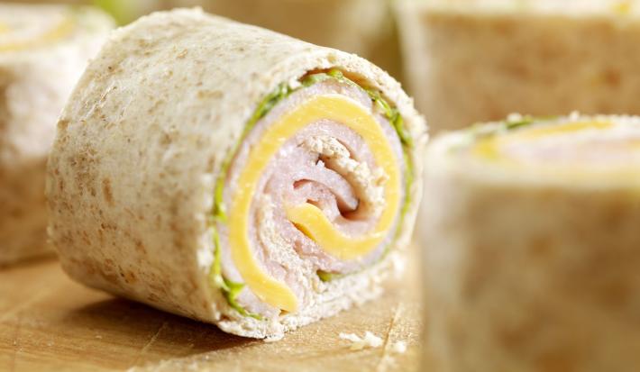 Rollitos Integrales con Queso y Pavo