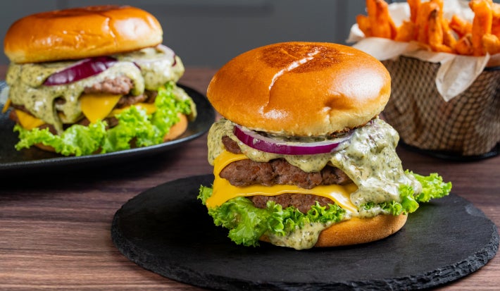 Hamburguesa con mayonesa de chimichurri