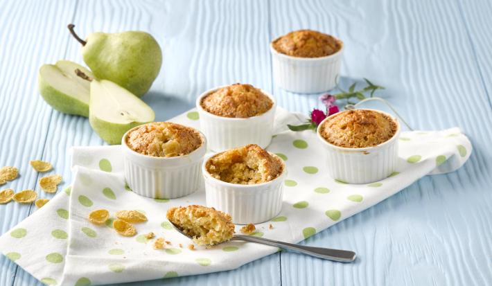 Budín de peras con crocante de cereal