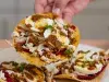 tostada de pollo con salsa de chile pasa