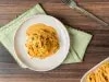 Salsa rosada casera con tomates y crema de leche