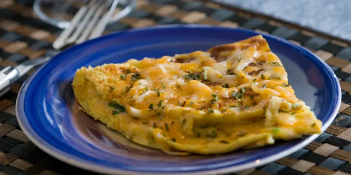 omelette-de-pollo-en-plato
